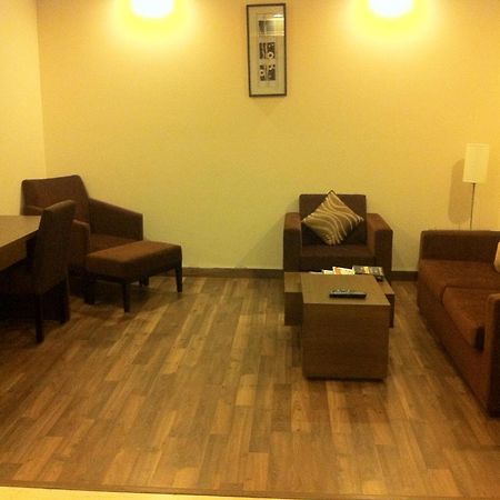 Vibe By The Lalit Traveller Hotel Faridabad Exterior foto