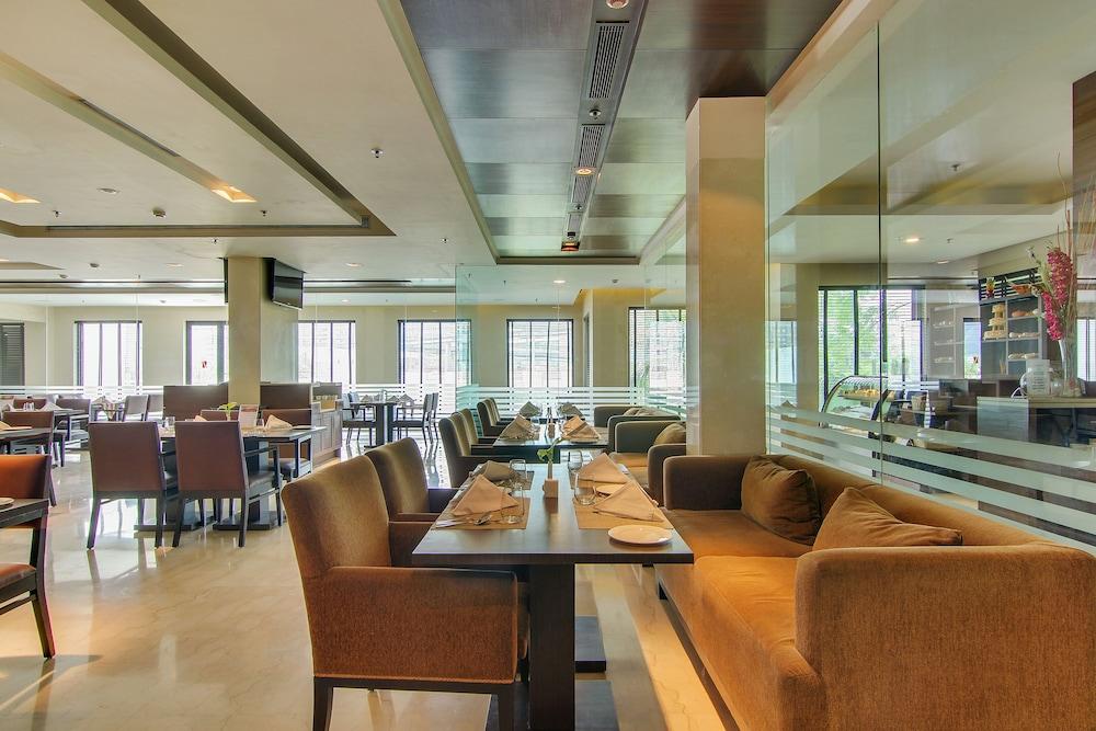 Vibe By The Lalit Traveller Hotel Faridabad Exterior foto