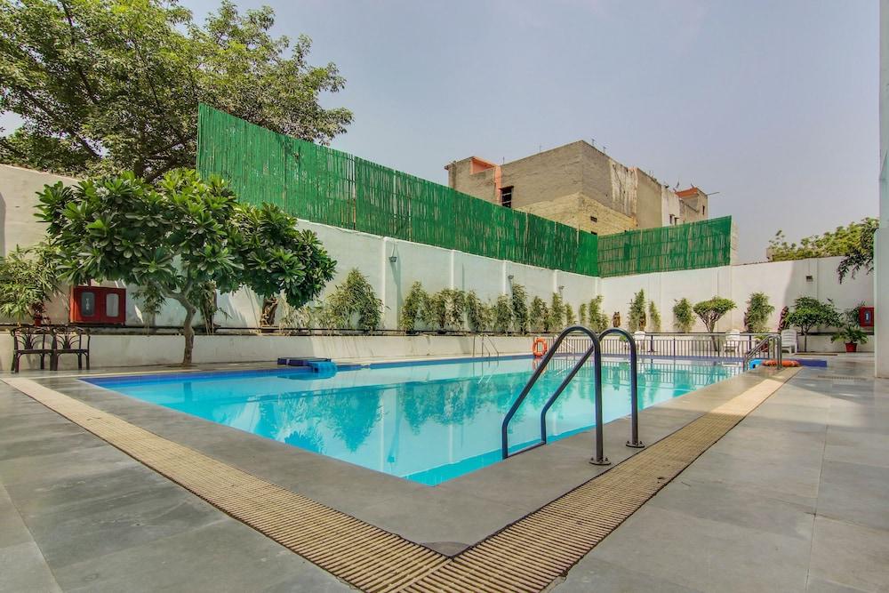 Vibe By The Lalit Traveller Hotel Faridabad Exterior foto