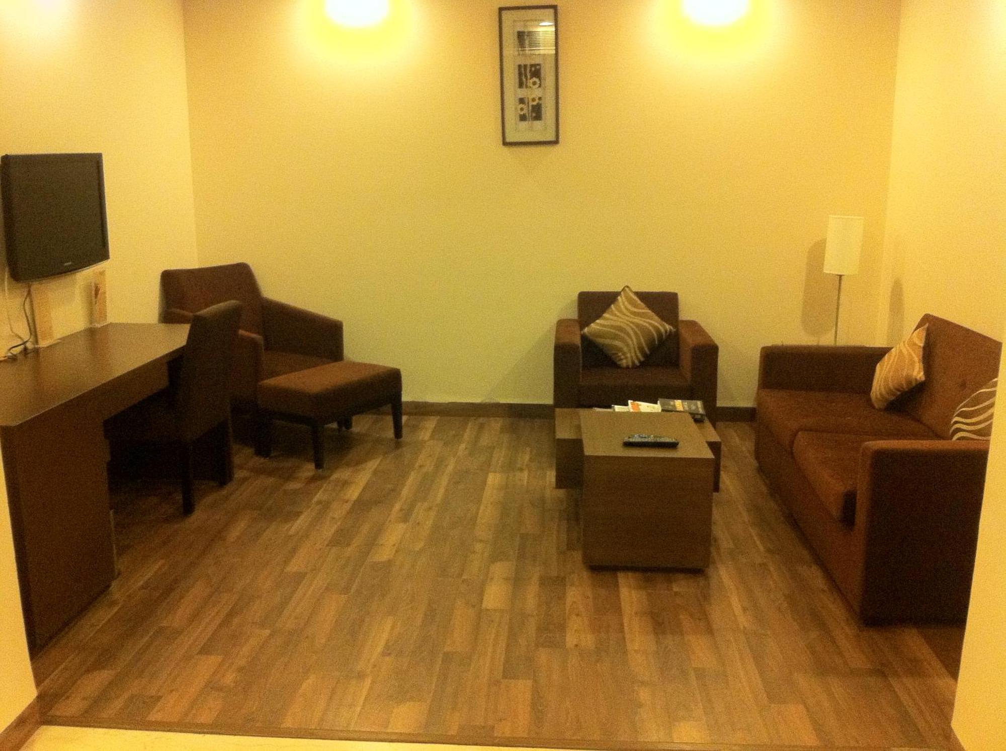 Vibe By The Lalit Traveller Hotel Faridabad Exterior foto