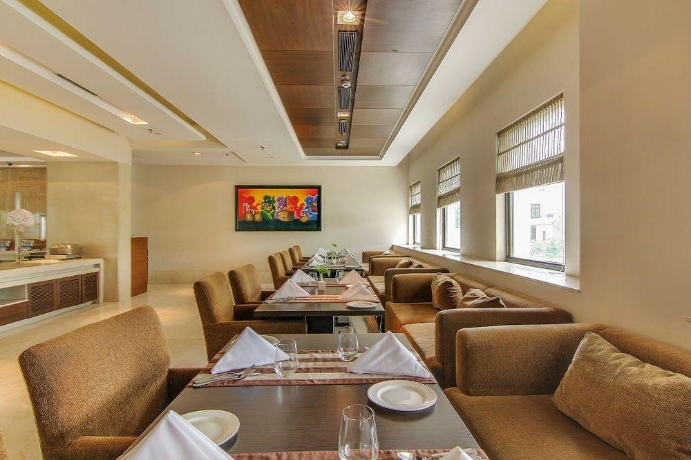 Vibe By The Lalit Traveller Hotel Faridabad Exterior foto