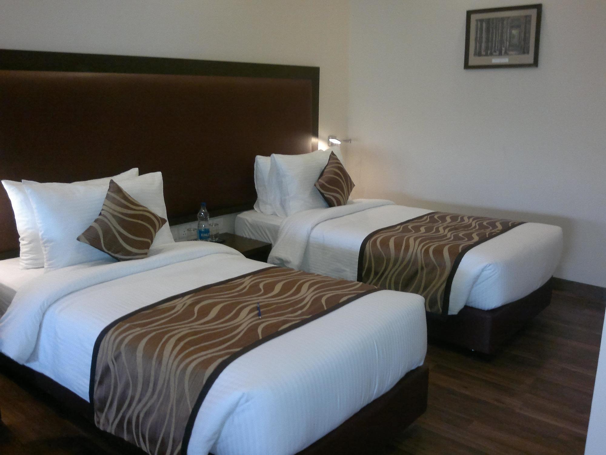 Vibe By The Lalit Traveller Hotel Faridabad Exterior foto