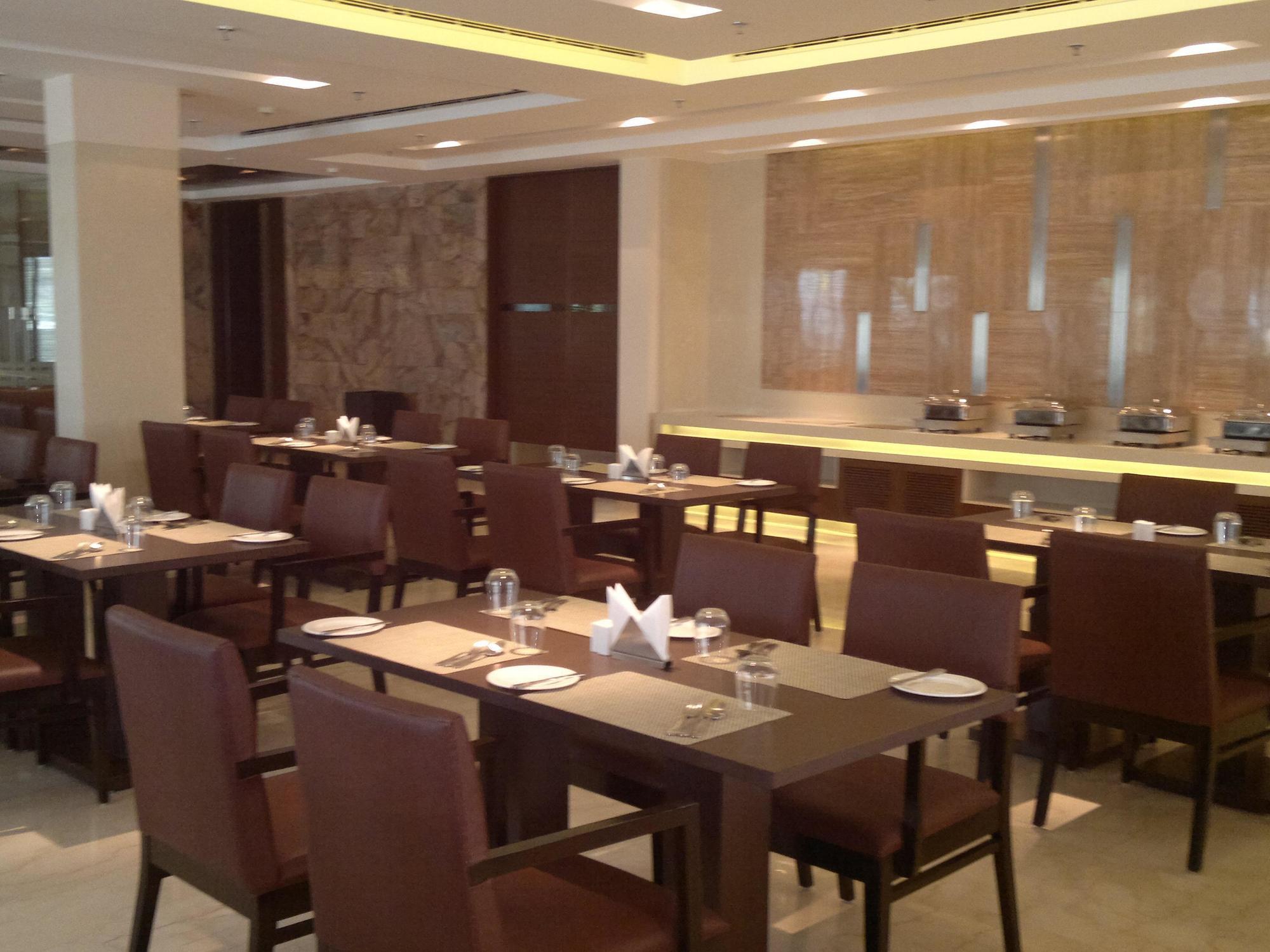 Vibe By The Lalit Traveller Hotel Faridabad Exterior foto