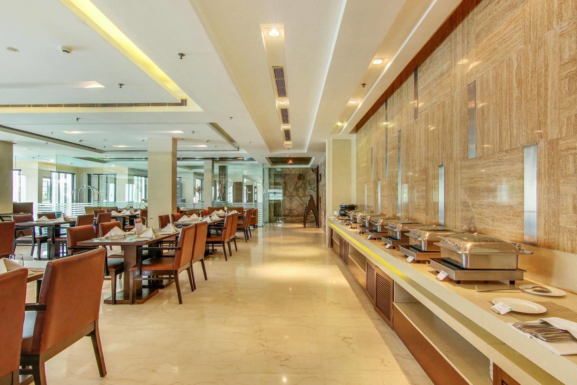 Vibe By The Lalit Traveller Hotel Faridabad Exterior foto