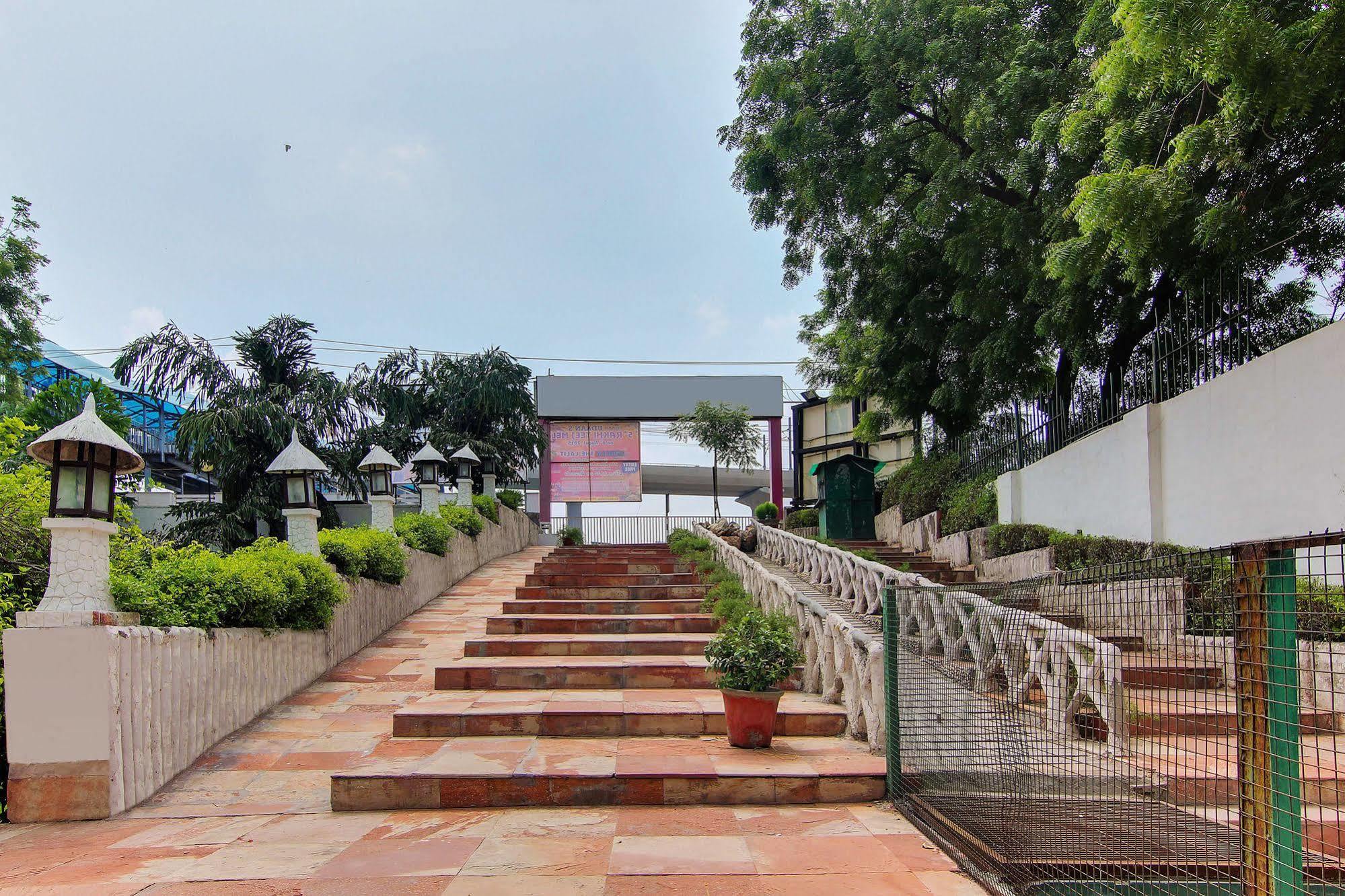 Vibe By The Lalit Traveller Hotel Faridabad Exterior foto