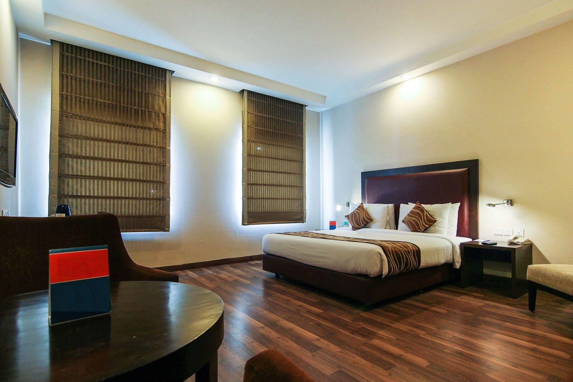 Vibe By The Lalit Traveller Hotel Faridabad Exterior foto
