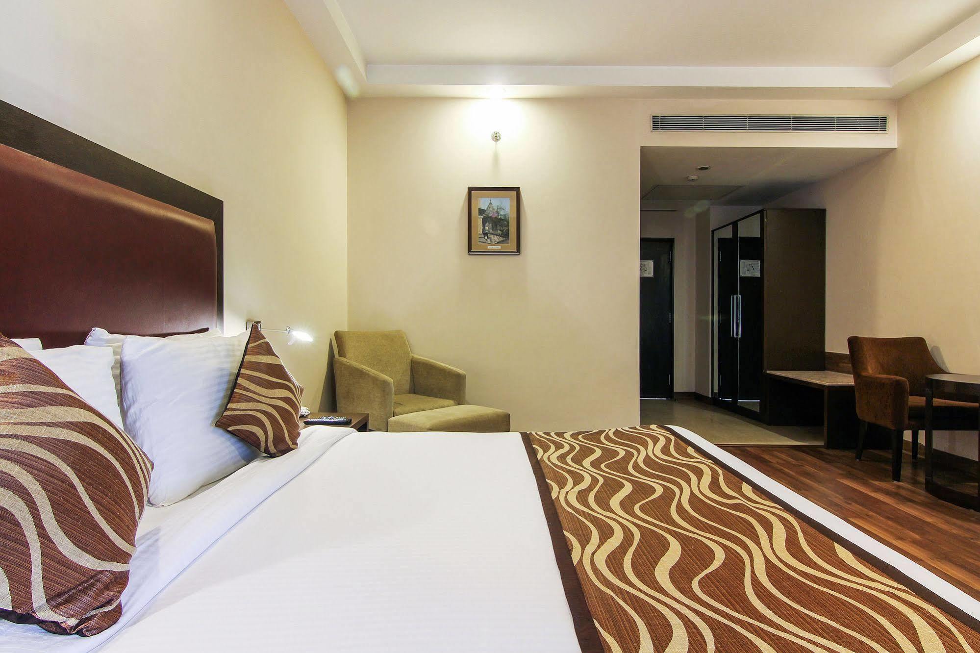 Vibe By The Lalit Traveller Hotel Faridabad Exterior foto