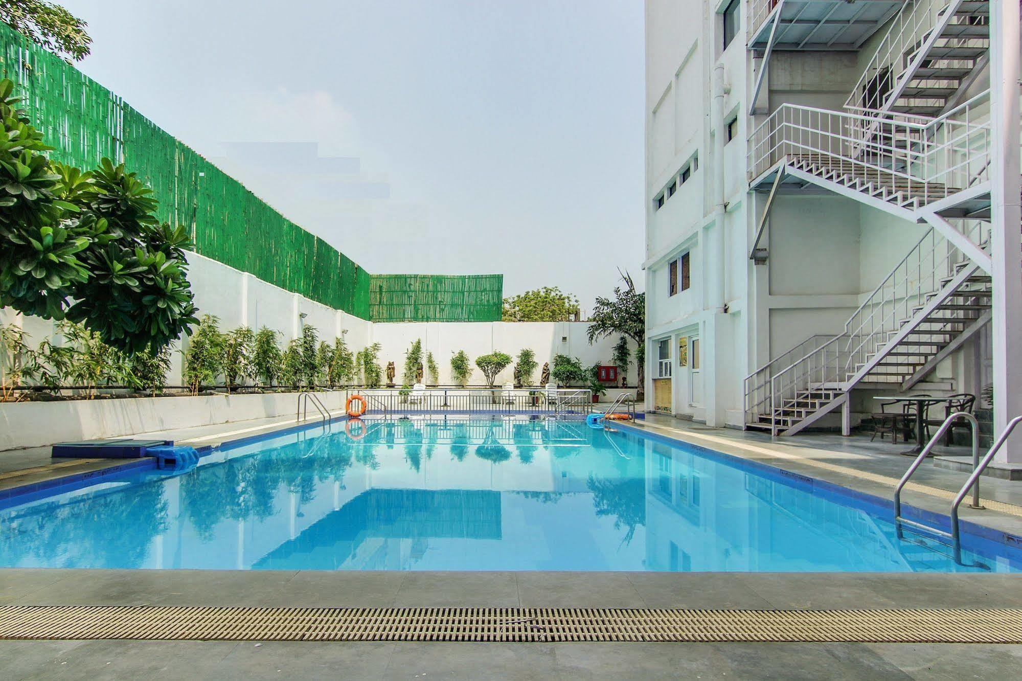 Vibe By The Lalit Traveller Hotel Faridabad Exterior foto