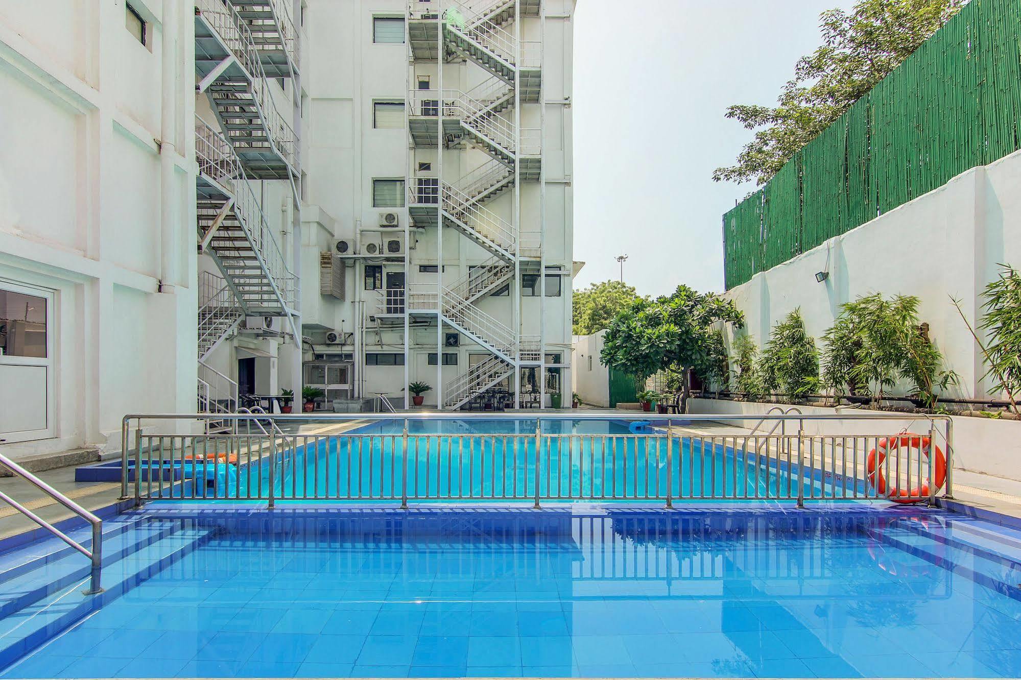 Vibe By The Lalit Traveller Hotel Faridabad Exterior foto