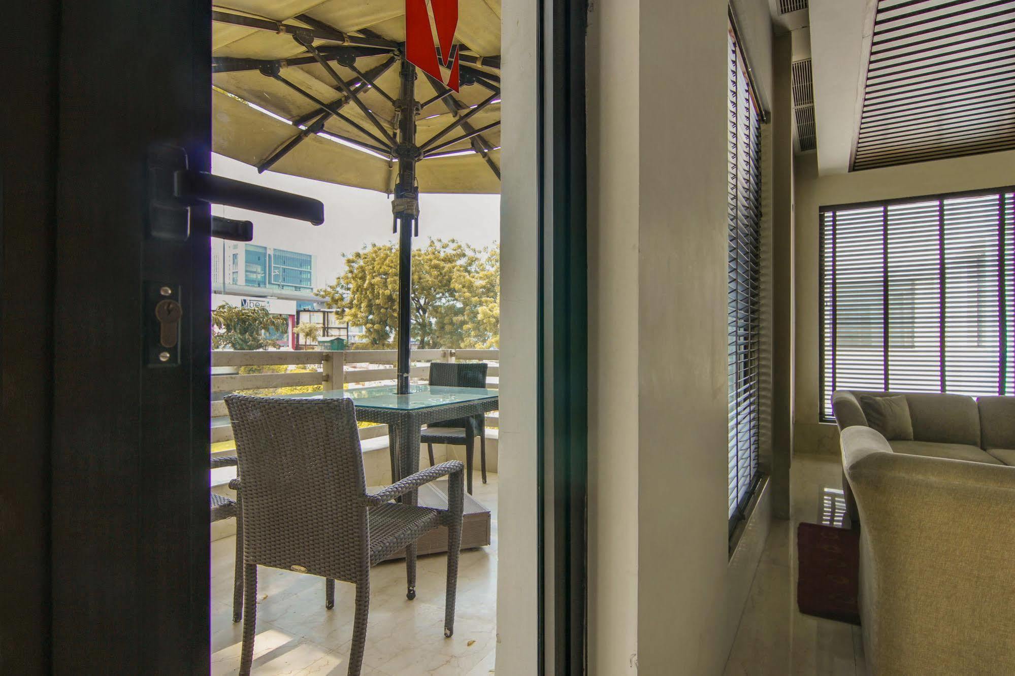 Vibe By The Lalit Traveller Hotel Faridabad Exterior foto