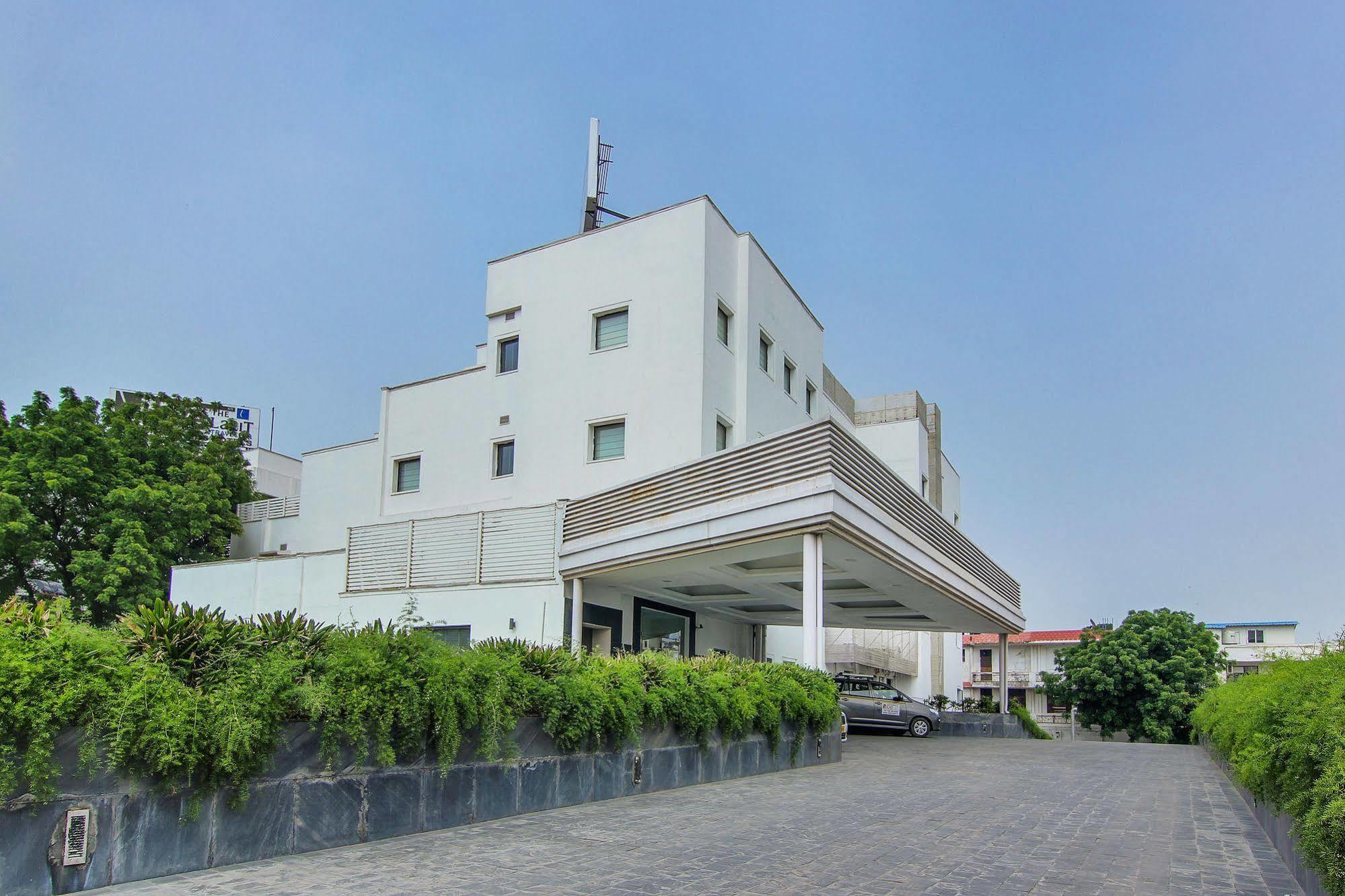 Vibe By The Lalit Traveller Hotel Faridabad Exterior foto