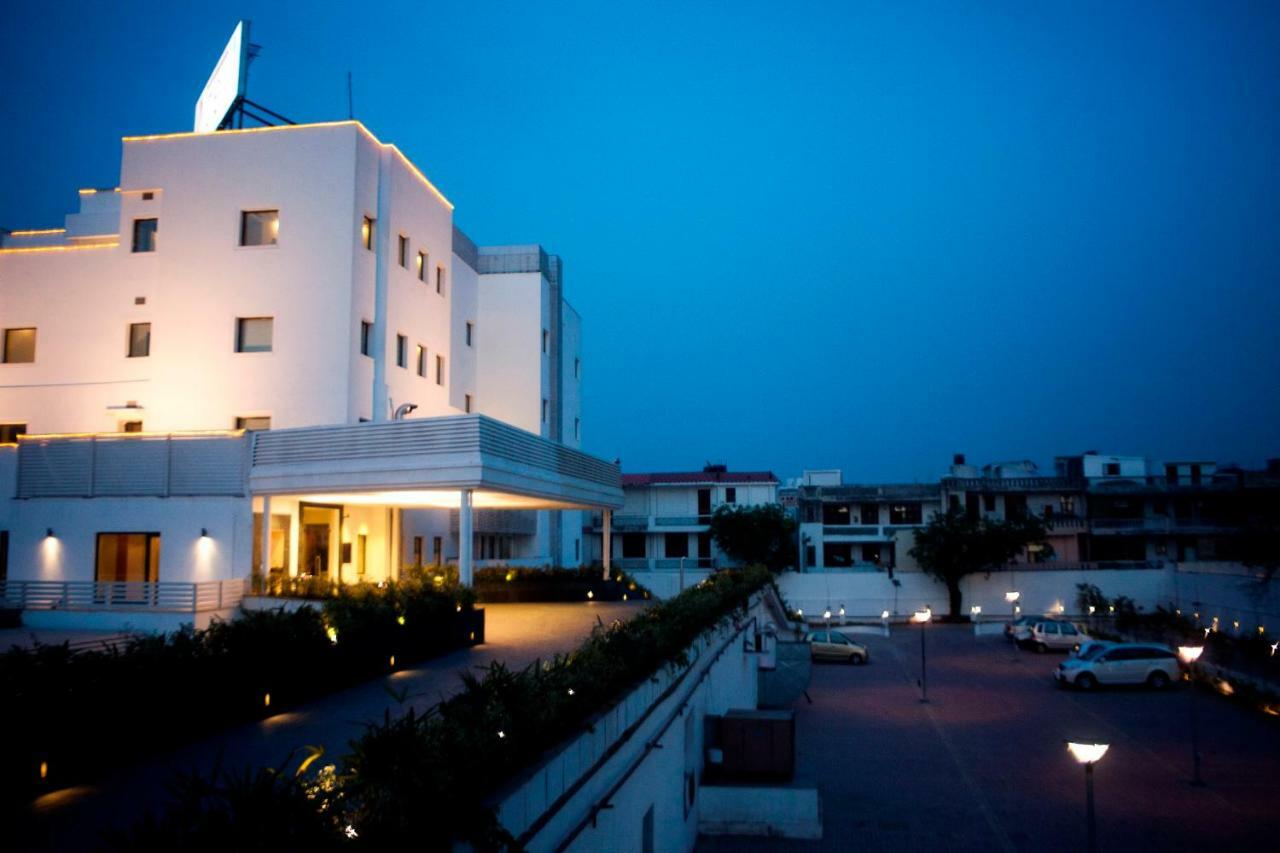 Vibe By The Lalit Traveller Hotel Faridabad Exterior foto